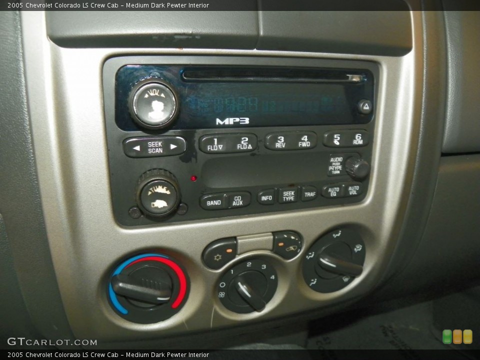 Medium Dark Pewter Interior Controls for the 2005 Chevrolet Colorado LS Crew Cab #82975541