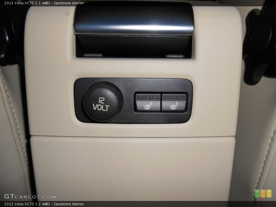 Sandstone Interior Controls for the 2013 Volvo XC70 3.2 AWD #82992419