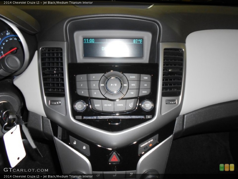 Jet Black/Medium Titanium Interior Controls for the 2014 Chevrolet Cruze LS #82993275