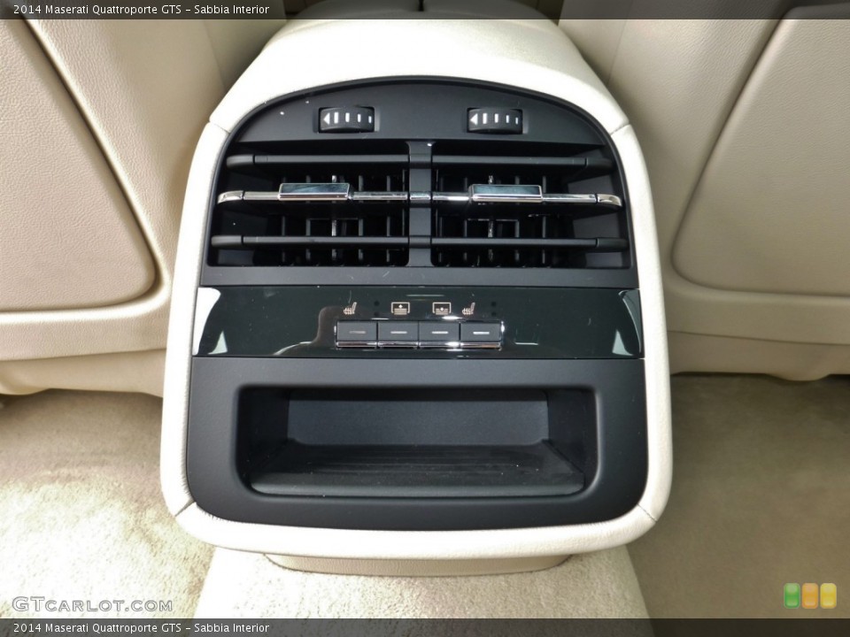 Sabbia Interior Controls for the 2014 Maserati Quattroporte GTS #83012630