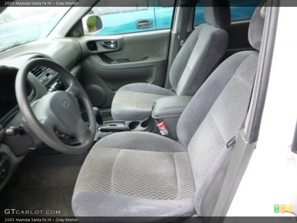 Gray Interior Photo for the 2003 Hyundai Santa Fe I4 #83025096