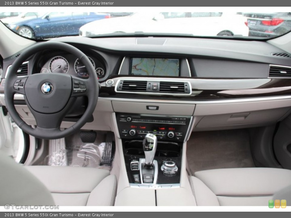 Everest Gray Interior Dashboard for the 2013 BMW 5 Series 550i Gran Turismo #83072504