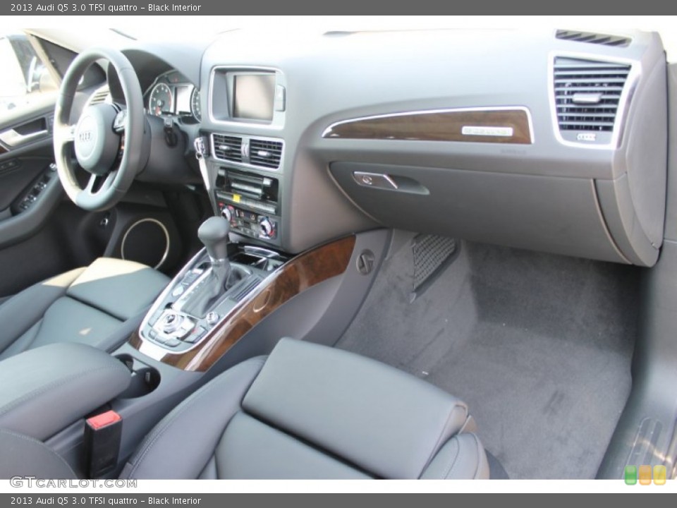 Black Interior Dashboard for the 2013 Audi Q5 3.0 TFSI quattro #83082203
