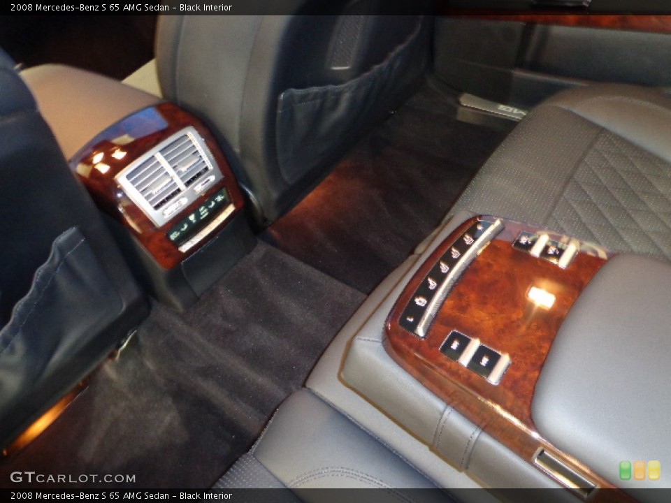 Black Interior Controls for the 2008 Mercedes-Benz S 65 AMG Sedan #83106622