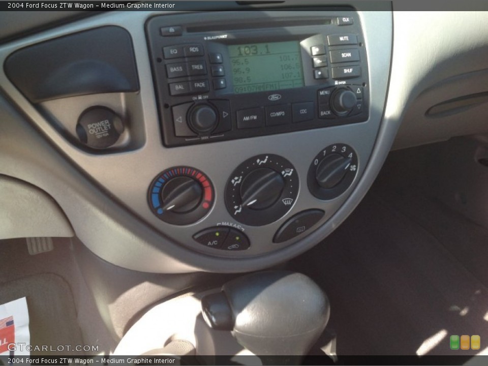 Medium Graphite Interior Controls for the 2004 Ford Focus ZTW Wagon #83121182