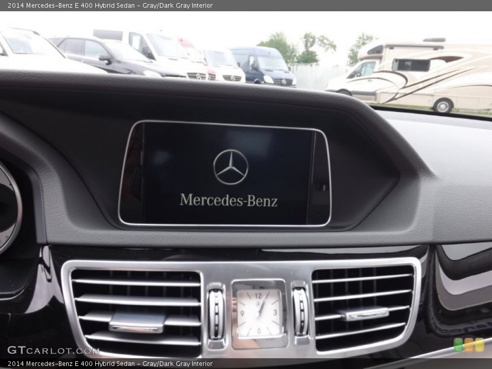 Gray/Dark Gray Interior Controls for the 2014 Mercedes-Benz E 400 Hybrid Sedan #83211373