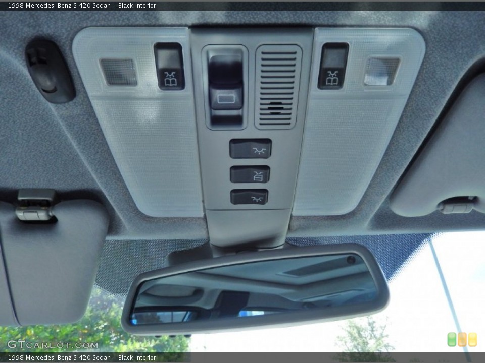 Black Interior Controls for the 1998 Mercedes-Benz S 420 Sedan #83296188