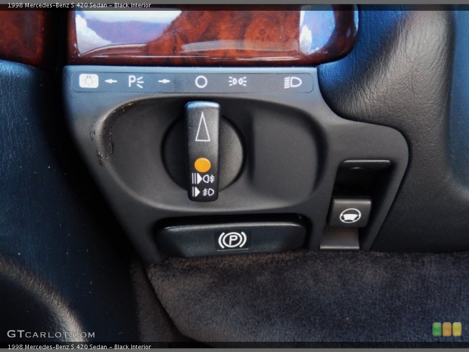 Black Interior Controls for the 1998 Mercedes-Benz S 420 Sedan #83296211
