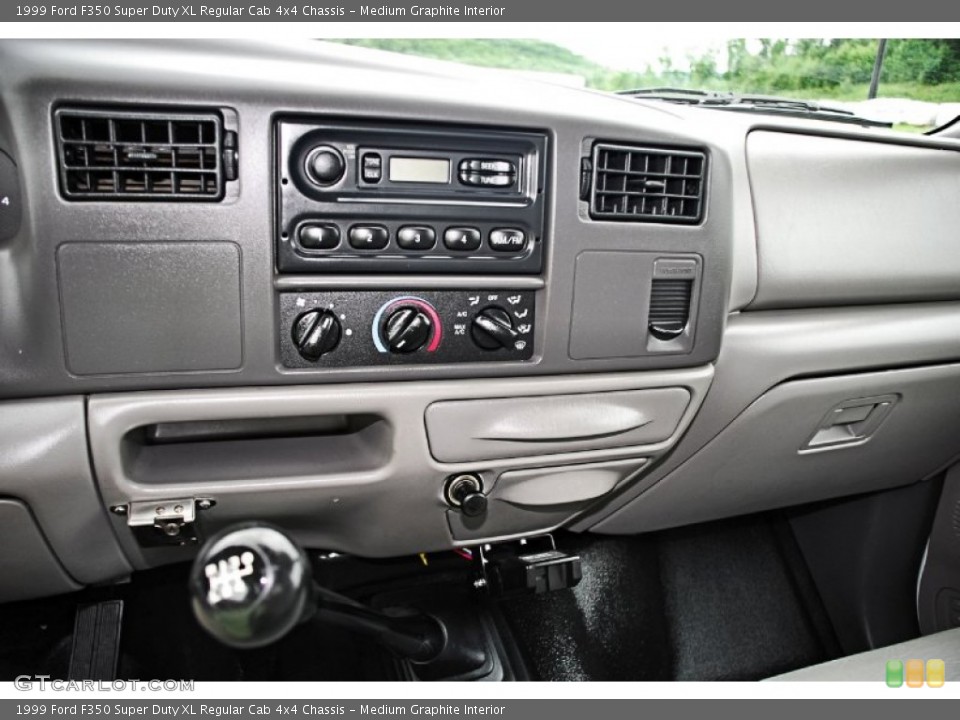Medium Graphite Interior Controls for the 1999 Ford F350 Super Duty XL Regular Cab 4x4 Chassis #83325041