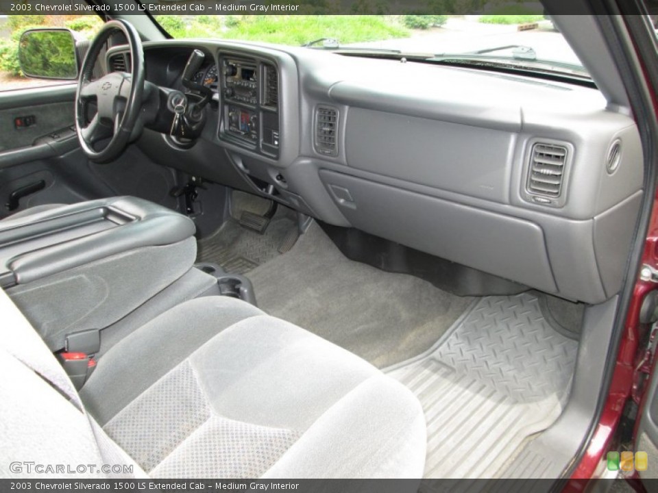 Medium Gray Interior Dashboard for the 2003 Chevrolet Silverado 1500 LS Extended Cab #83344195