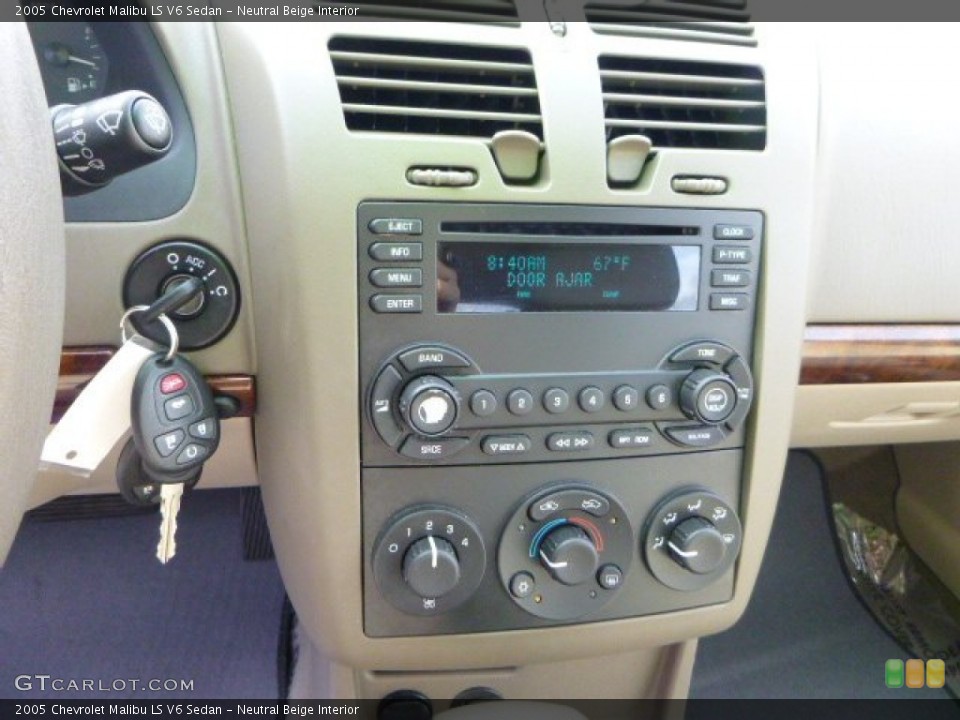 Neutral Beige Interior Controls for the 2005 Chevrolet Malibu LS V6 Sedan #83348941