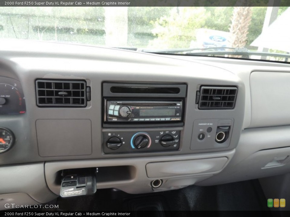 Medium Graphite Interior Controls for the 2000 Ford F250 Super Duty XL Regular Cab #83447257