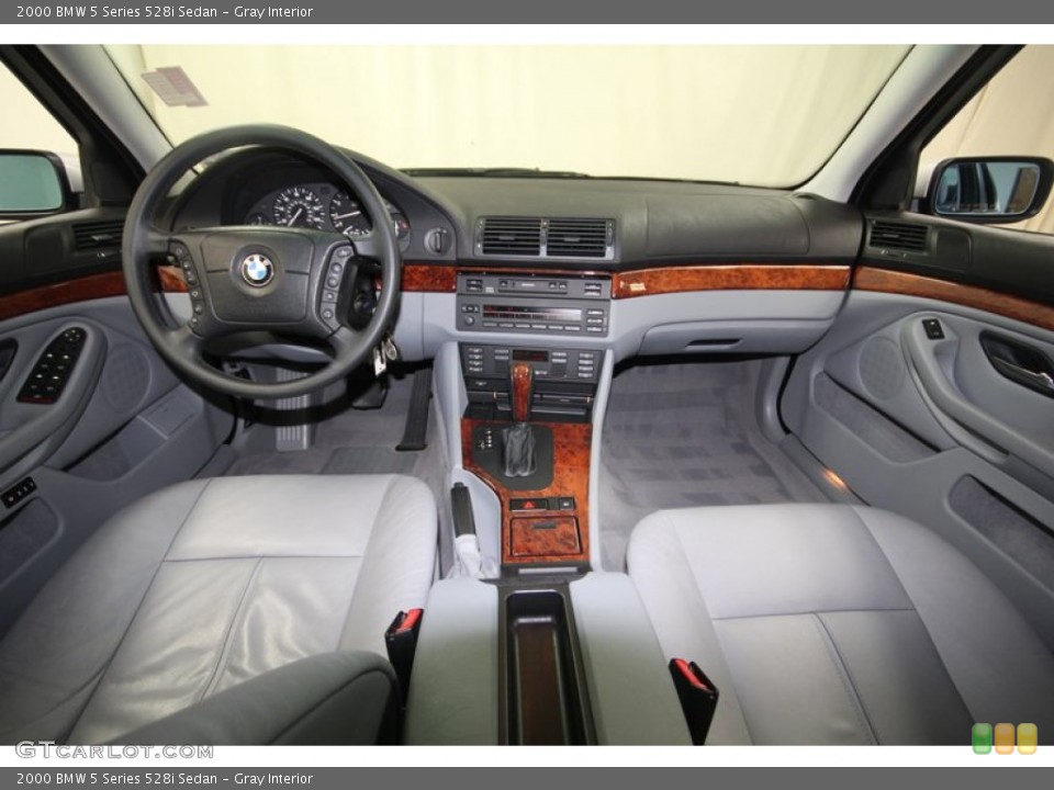 Gray Interior Dashboard for the 2000 BMW 5 Series 528i Sedan #83455273