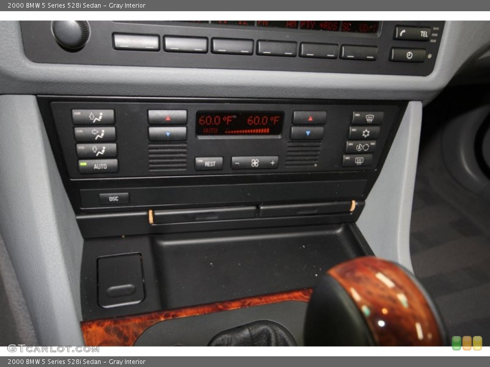 Gray Interior Controls for the 2000 BMW 5 Series 528i Sedan #83455621