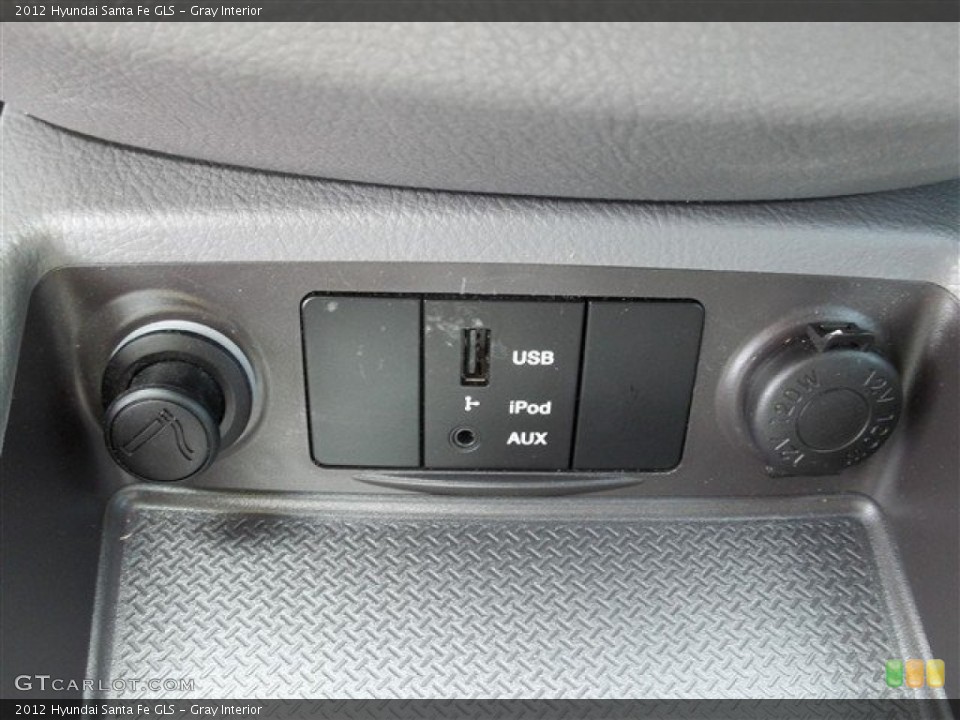 Gray Interior Controls for the 2012 Hyundai Santa Fe GLS #83494447