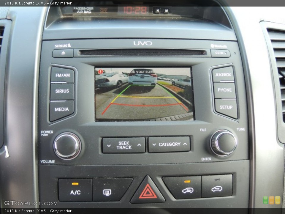 Gray Interior Controls for the 2013 Kia Sorento LX V6 #83519454