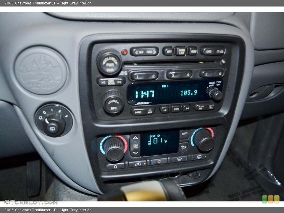 Light Gray Interior Controls for the 2005 Chevrolet TrailBlazer LT #83534688