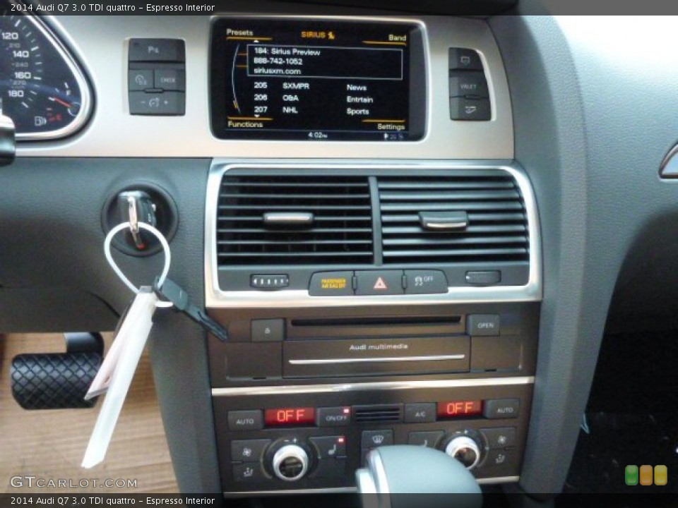Espresso Interior Controls for the 2014 Audi Q7 3.0 TDI quattro #83539728