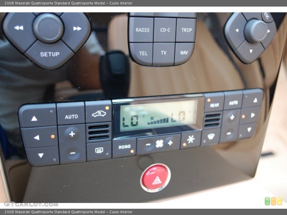 Cuoio Interior Controls for the 2008 Maserati Quattroporte  #83550843