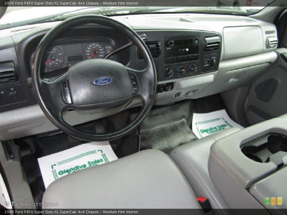Medium Flint Interior Photo for the 2006 Ford F450 Super Duty XL SuperCab 4x4 Chassis #83584119