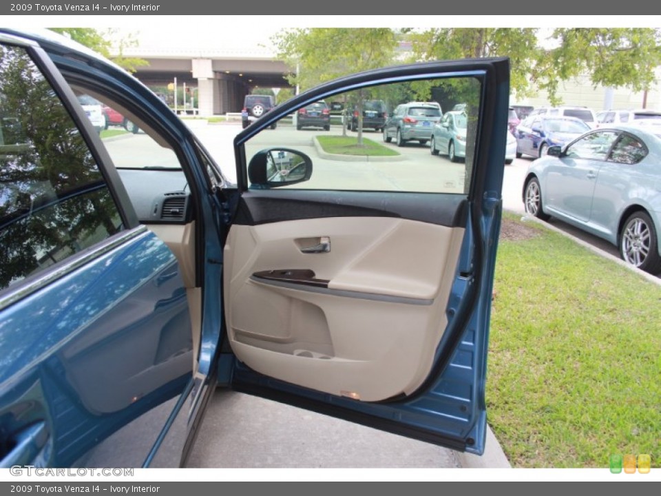 Ivory Interior Door Panel for the 2009 Toyota Venza I4 #83631748