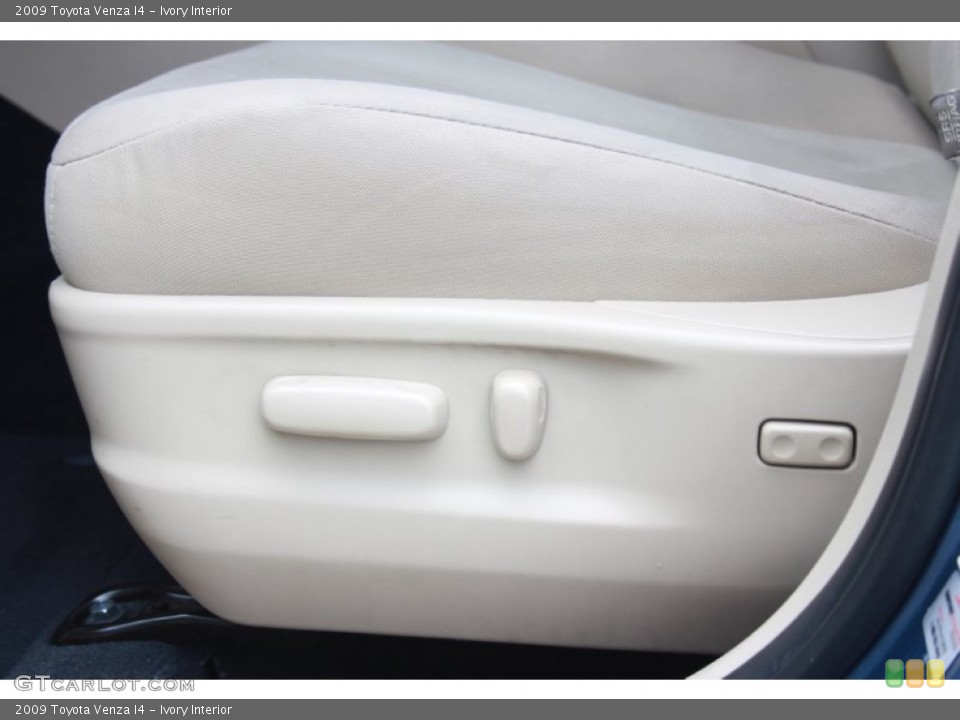 Ivory Interior Controls for the 2009 Toyota Venza I4 #83631826