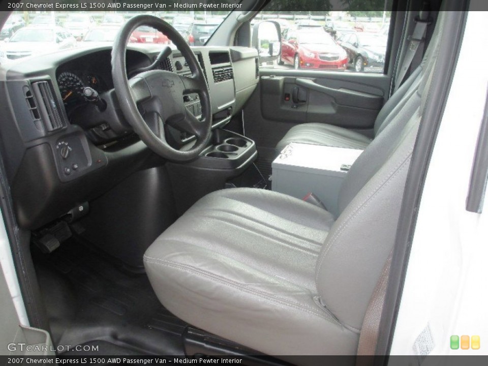 Medium Pewter Interior Photo for the 2007 Chevrolet Express LS 1500 AWD Passenger Van #83684077