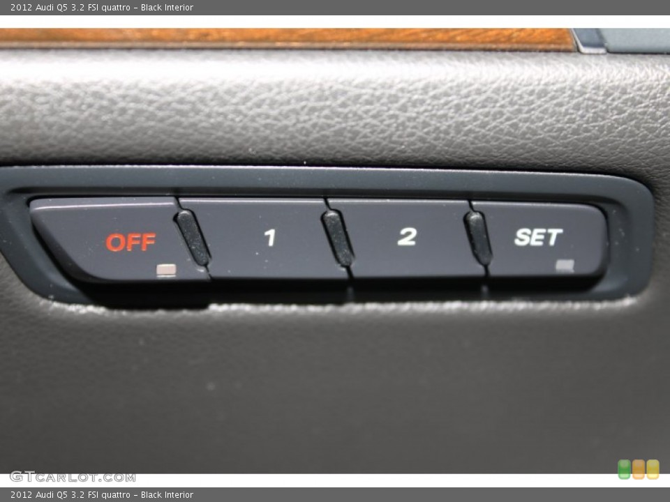 Black Interior Controls for the 2012 Audi Q5 3.2 FSI quattro #83710789