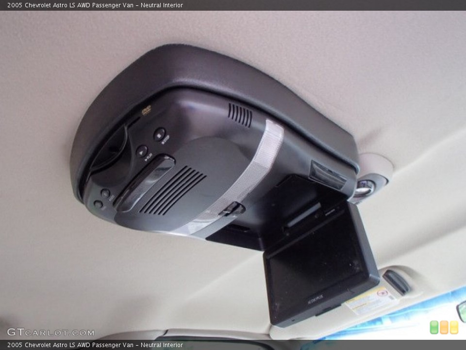 Neutral Interior Entertainment System for the 2005 Chevrolet Astro LS AWD Passenger Van #83716795