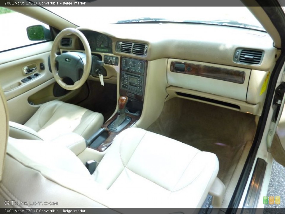 Beige Interior Dashboard for the 2001 Volvo C70 LT Convertible #83721856