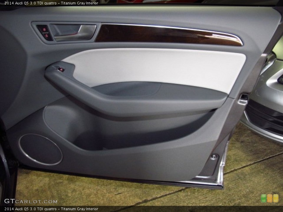 Titanium Gray Interior Door Panel for the 2014 Audi Q5 3.0 TDI quattro #83760586