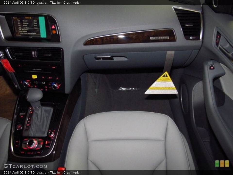 Titanium Gray Interior Dashboard for the 2014 Audi Q5 3.0 TDI quattro #83760644