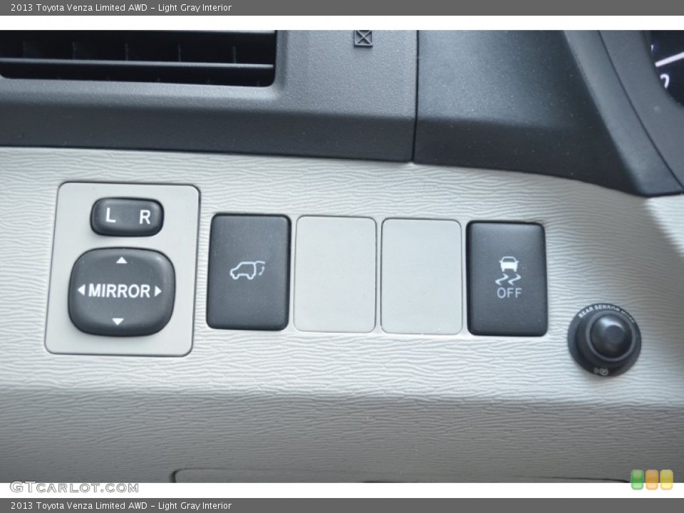 Light Gray Interior Controls for the 2013 Toyota Venza Limited AWD #83882310