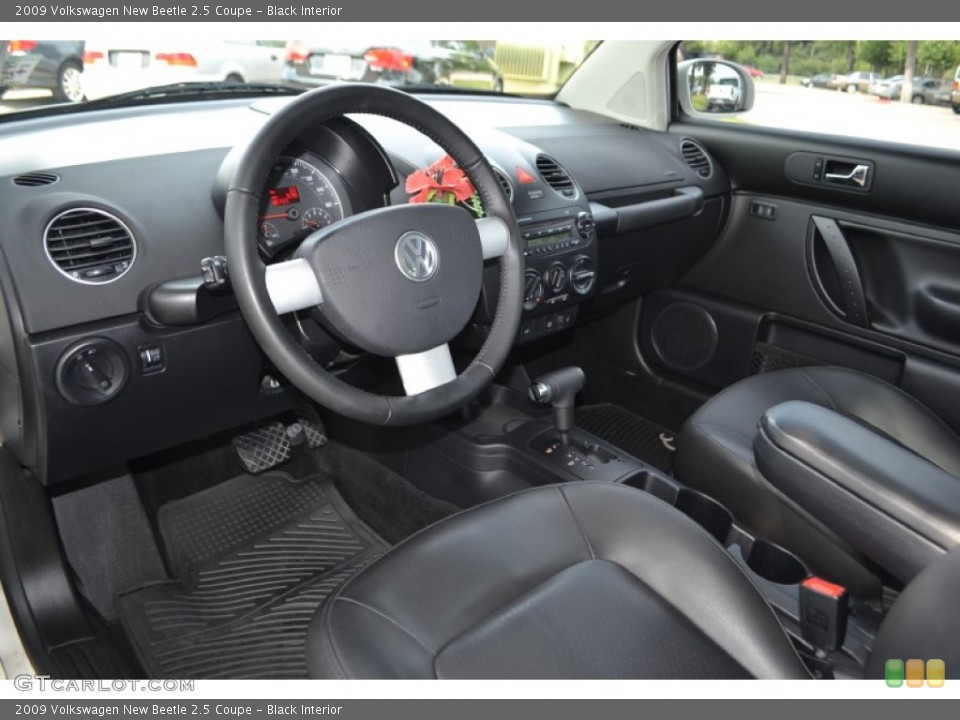 Black Interior Photo for the 2009 Volkswagen New Beetle 2.5 Coupe #83909461