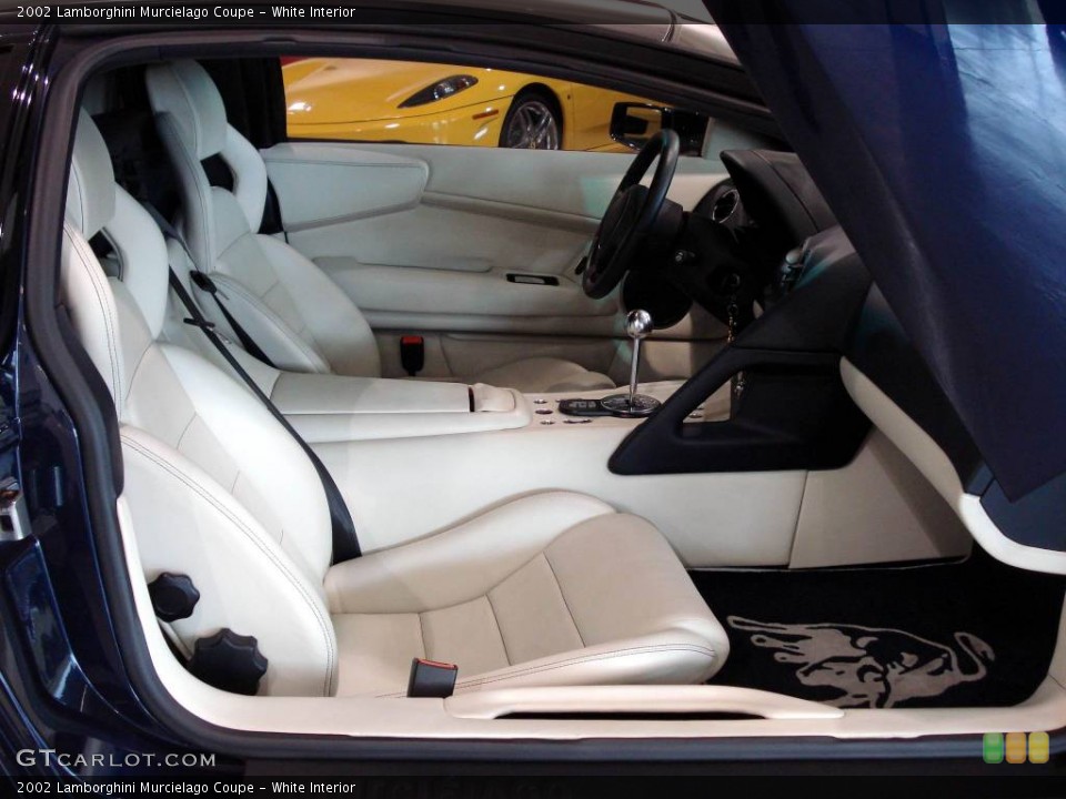 White Interior Photo for the 2002 Lamborghini Murcielago Coupe #839103