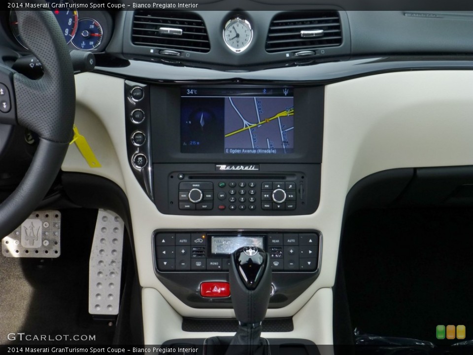 Bianco Pregiato Interior Controls for the 2014 Maserati GranTurismo Sport Coupe #83931373