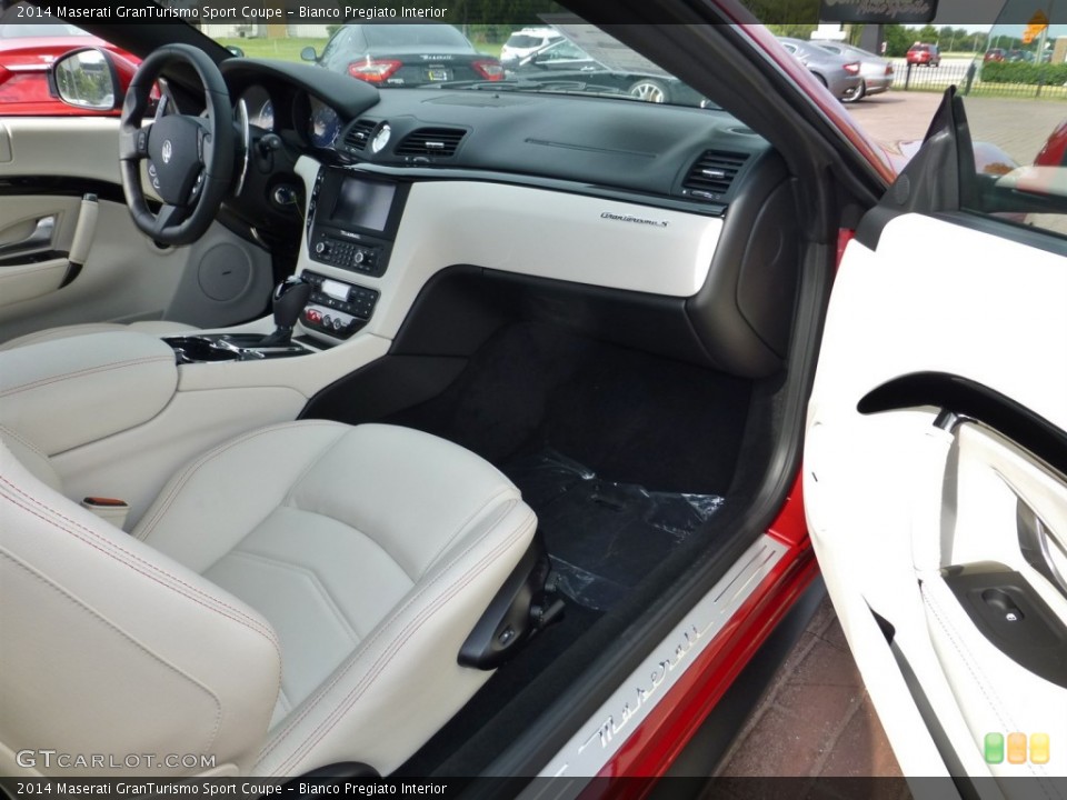 Bianco Pregiato Interior Dashboard for the 2014 Maserati GranTurismo Sport Coupe #83931475