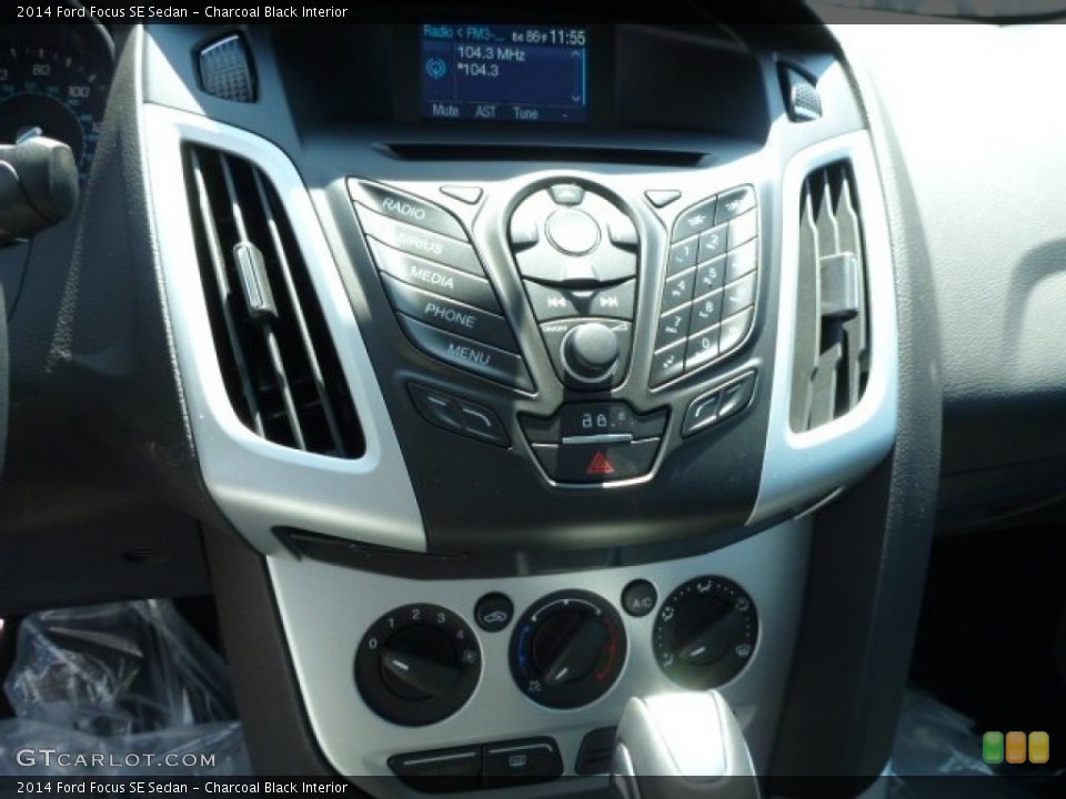 Charcoal Black Interior Controls for the 2014 Ford Focus SE Sedan #83938303