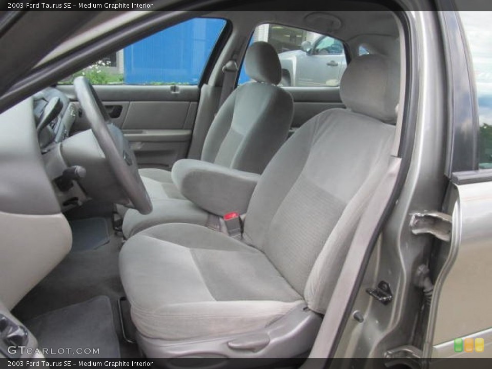 Medium Graphite Interior Photo for the 2003 Ford Taurus SE #83997204