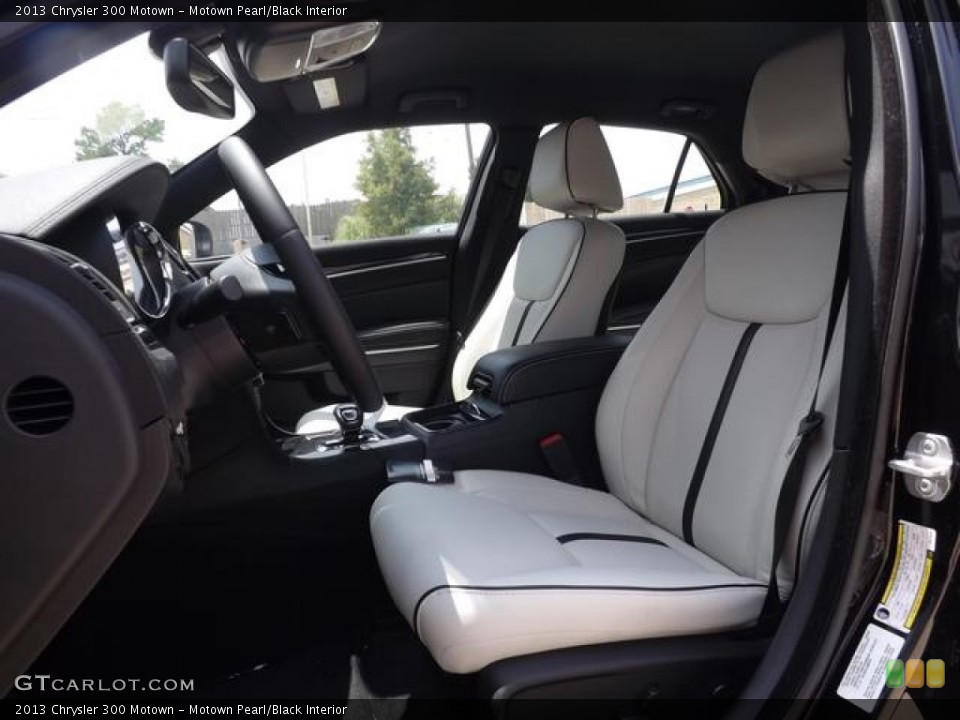 Motown Pearl/Black 2013 Chrysler 300 Interiors