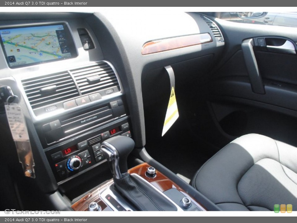 Black Interior Dashboard for the 2014 Audi Q7 3.0 TDI quattro #84038952