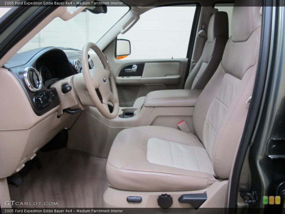 Medium Parchment Interior Photo for the 2005 Ford Expedition Eddie Bauer 4x4 #84058328