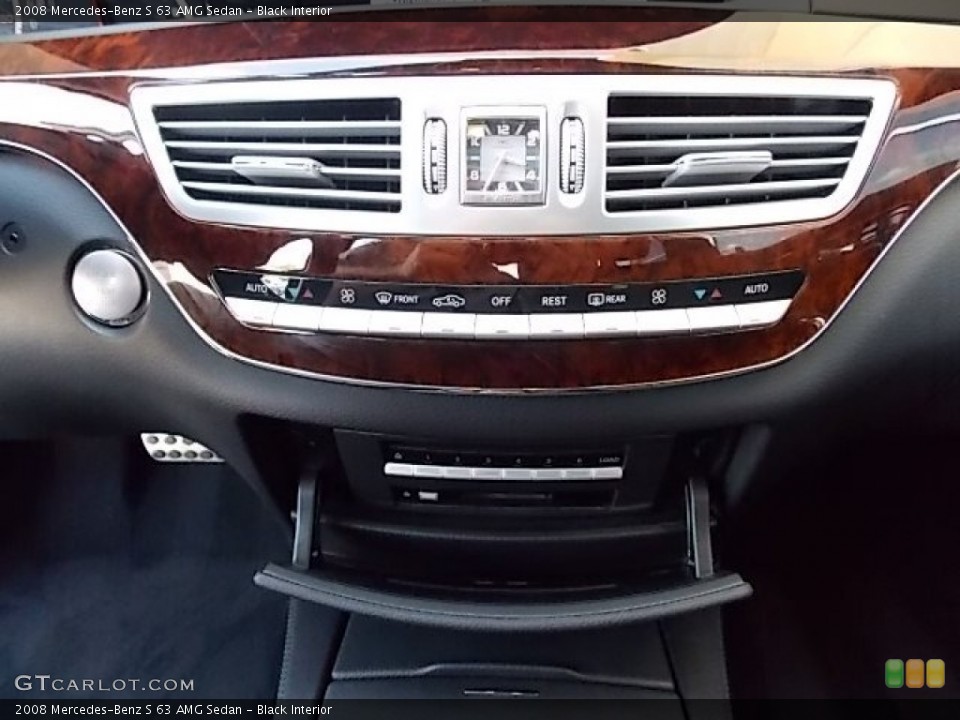 Black Interior Controls for the 2008 Mercedes-Benz S 63 AMG Sedan #84064412