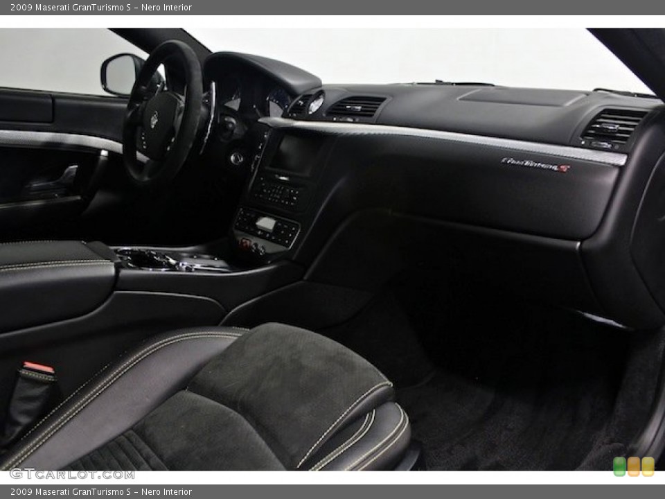 Nero Interior Dashboard for the 2009 Maserati GranTurismo S #84065246