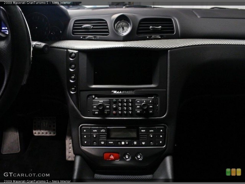 Nero Interior Controls for the 2009 Maserati GranTurismo S #84065435
