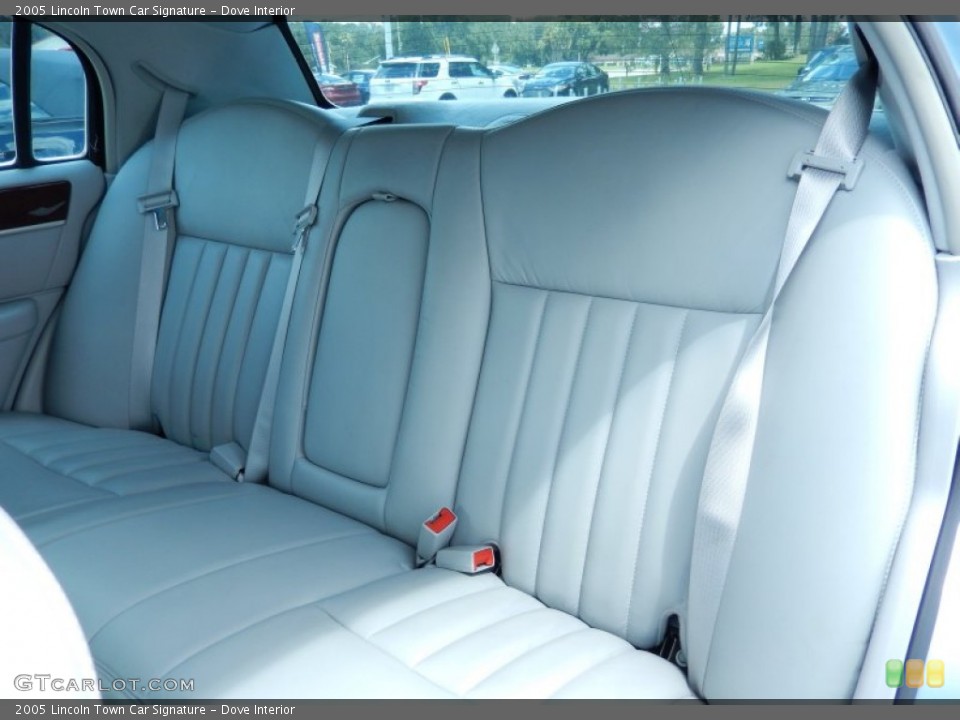 Dove Interior Rear Seat for the 2005 Lincoln Town Car Signature #84066779