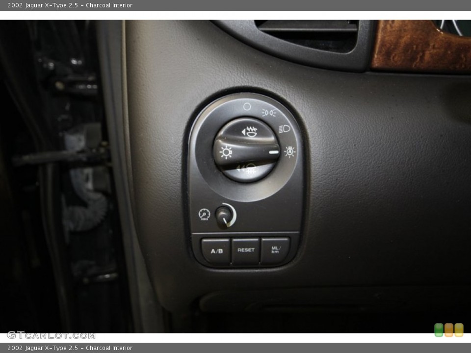 Charcoal Interior Controls for the 2002 Jaguar X-Type 2.5 #84076760