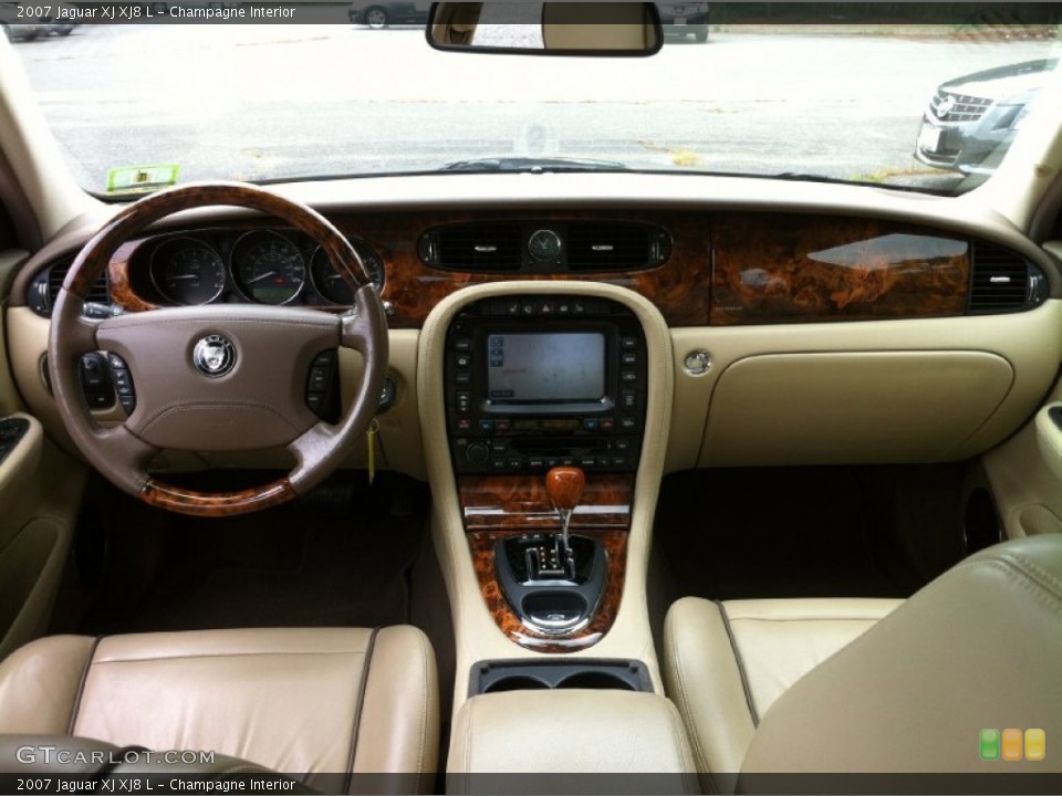 Champagne Interior Dashboard for the 2007 Jaguar XJ XJ8 L #84094007