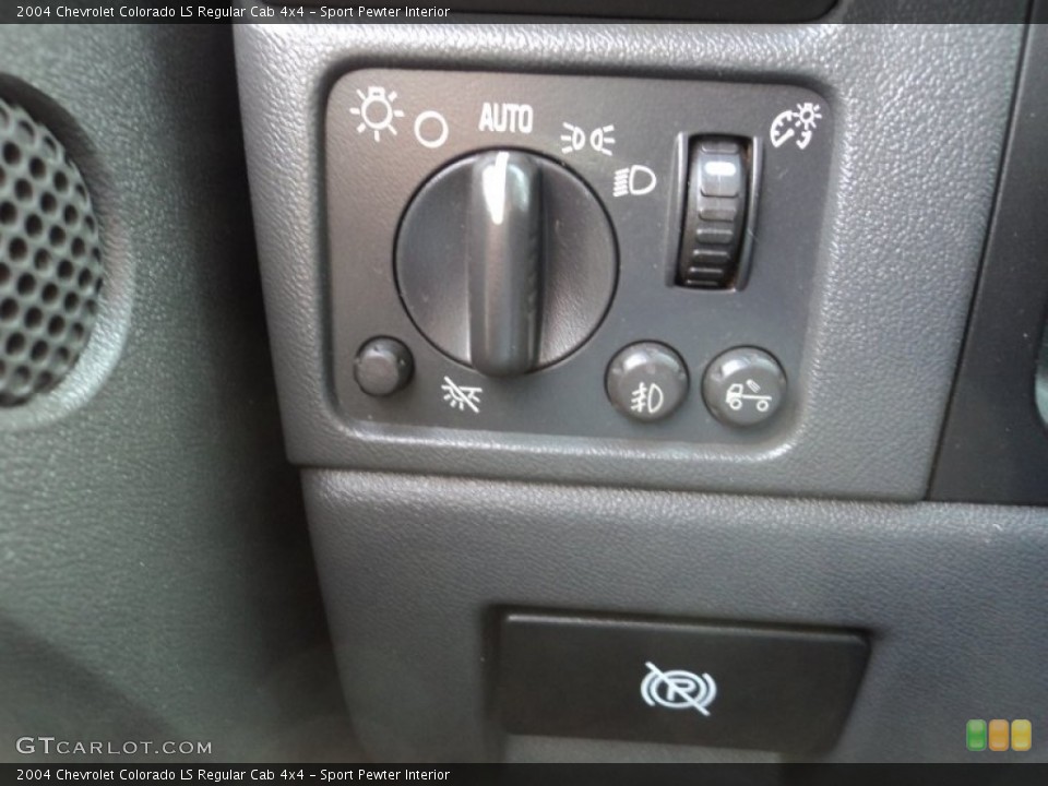 Sport Pewter Interior Controls for the 2004 Chevrolet Colorado LS Regular Cab 4x4 #84151332