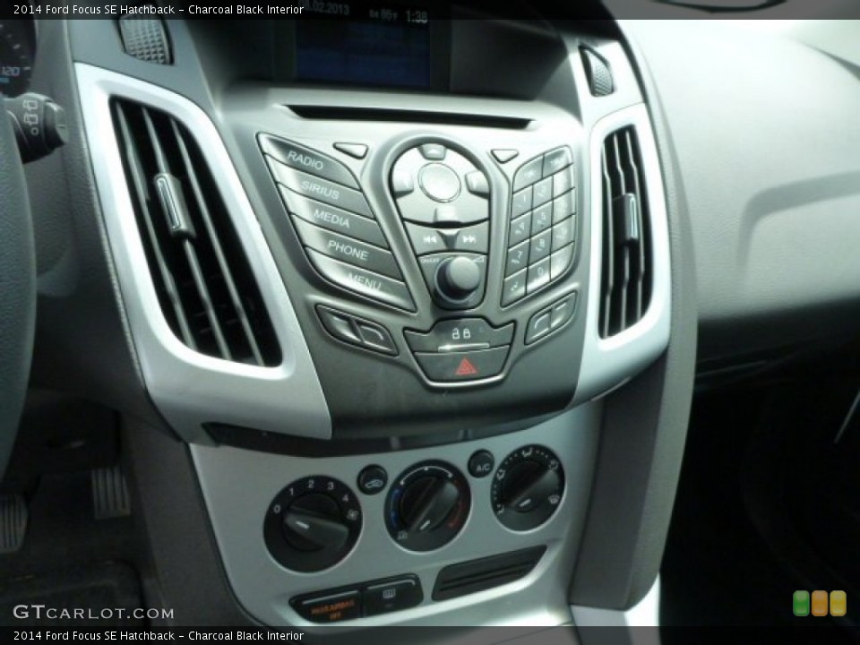 Charcoal Black Interior Controls for the 2014 Ford Focus SE Hatchback #84164022